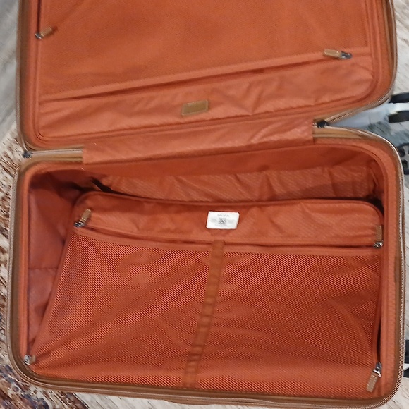 Delsey Chatelet Air 2.0 Medium Trunk Spinner Color: Angora - Picture 4 of 5